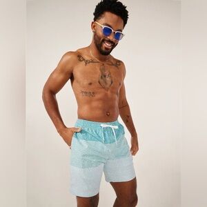 NWOT Chubbies Men’s Classic 7” Swim Trunk in Blue Stripe with Spots in size XL